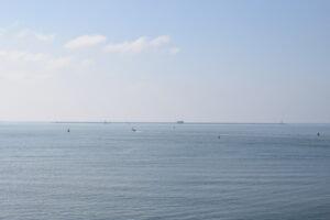 A shot looking into the horizon over the Plymouth Sound.