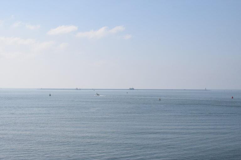 A shot looking into the horizon over the Plymouth Sound.