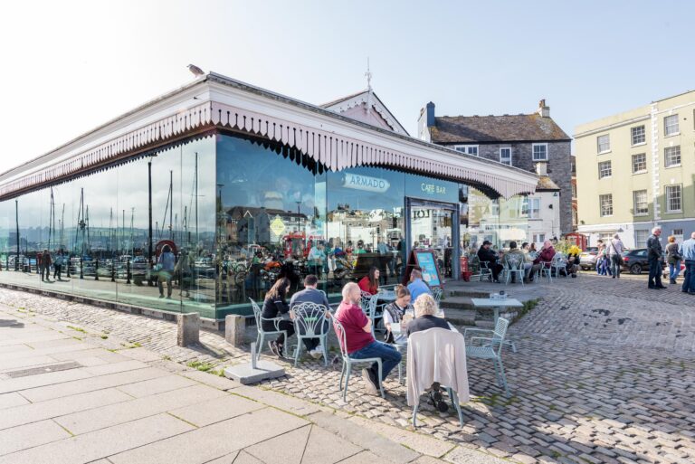 Diners sitting outside of the Armado Lounge on the cobbled pavement.
